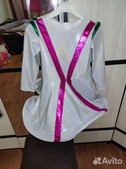 Костюм для девочки блестящий