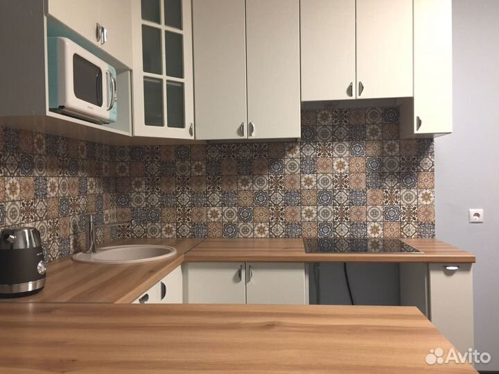 Стильная кухня с барной стойкой в наличии и на заказ