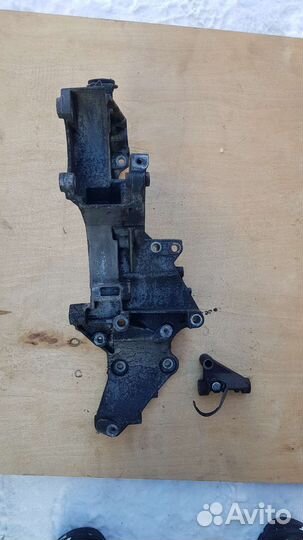 Для Рено кронштейн