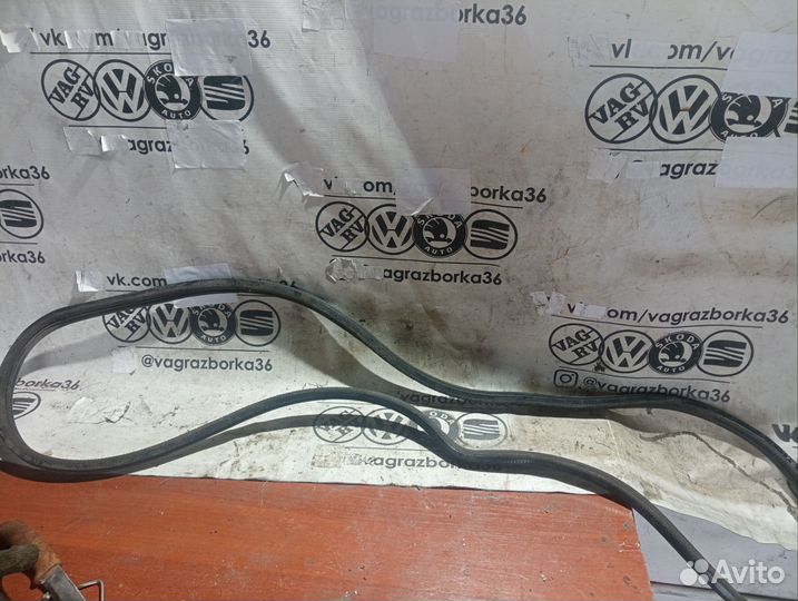 Уплотнитель двери задний правый VW Passat B4