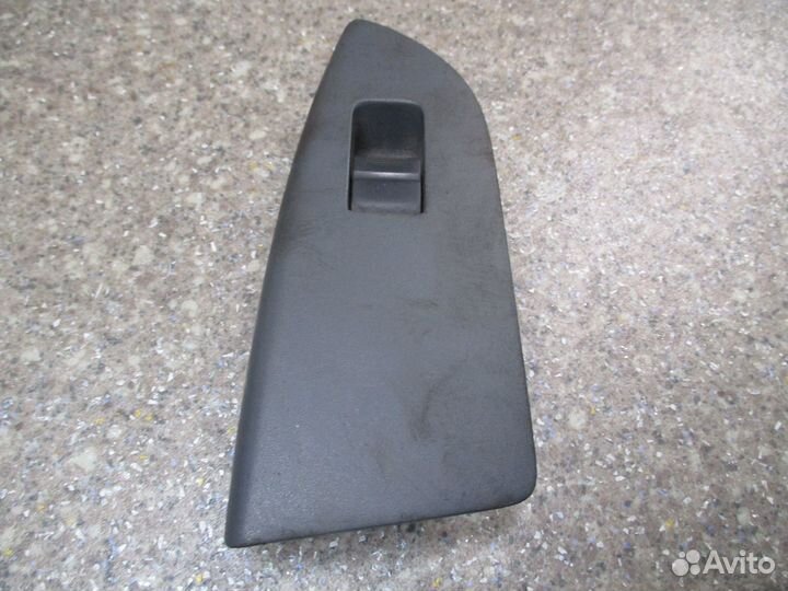 Блок управления стеклоподъемником правой двери isu