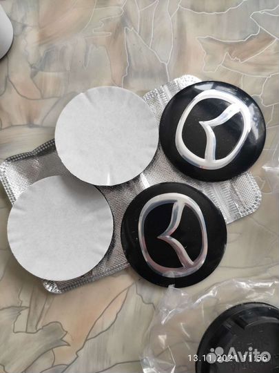 Колпачки и эмблемы Mazda