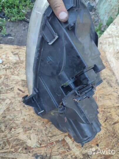 Правая фара Vw Jetta 5 с дефектом