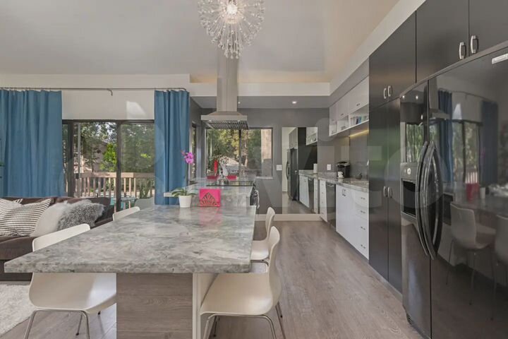 Коттедж 215 м² на участке 6 сот.