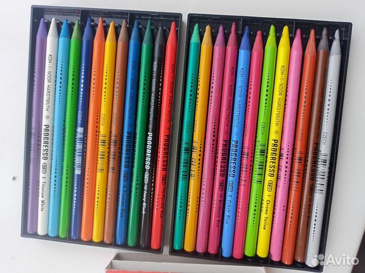 Краски акварель, масляные, цветные карандаши