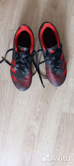 Футбольные бутсы adidas predator