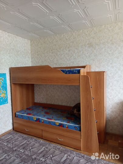Двухъярусная кровать