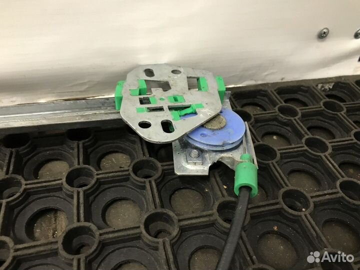 Стеклоподъемник левый