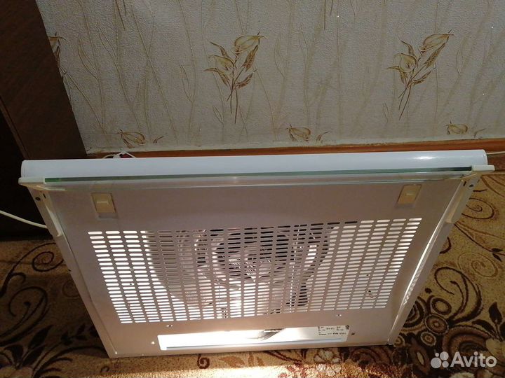 Продаётся б/у вытяжка в хорошем состоянии