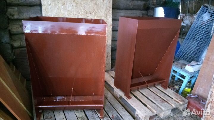 Бункерные кормушки 90 литров и поилки для свиней