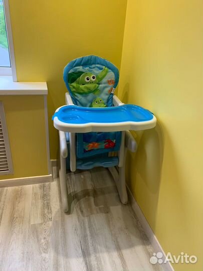 Детская кроватка с маятником