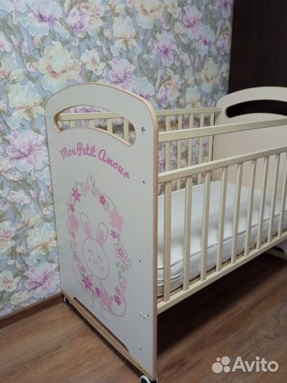 Детская кроватка с матрасом