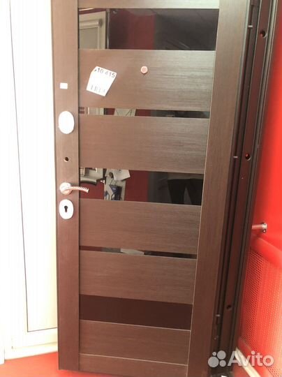 Двери с витрины новые
