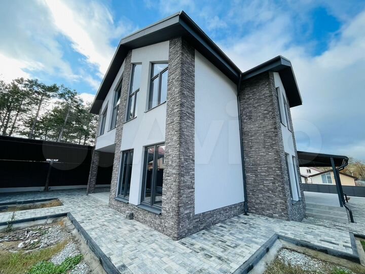 Дом 353 м² на участке 5,5 сот.