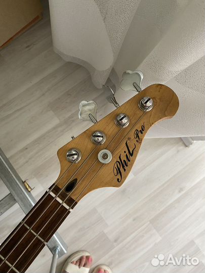 Бас гитара phil pro 4 струны