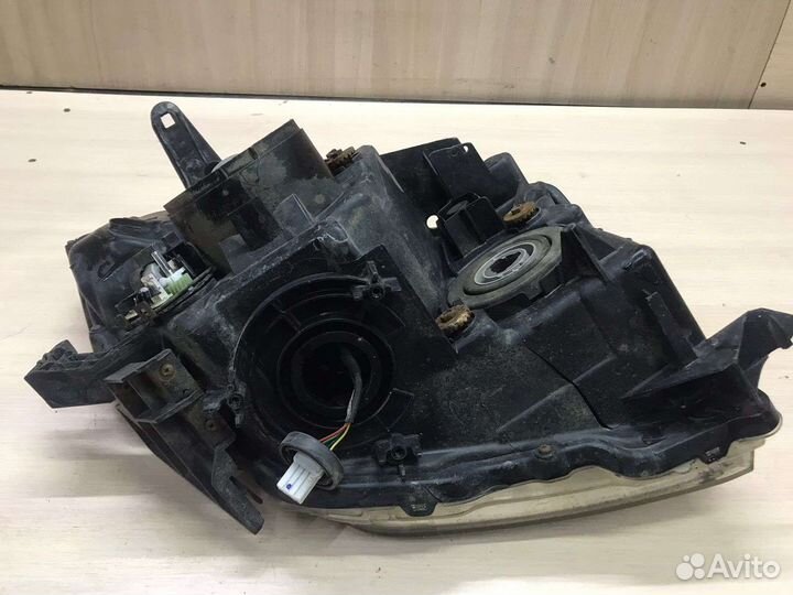 Фара левая mitsubishi pajero 4