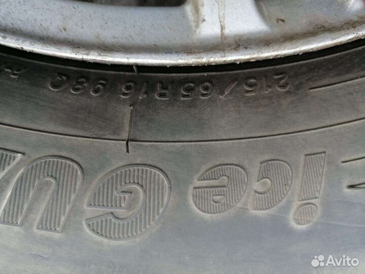 Yokohama IceGuard Stud IG65 215/65 R16