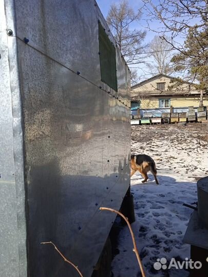 Будка-прицеп (домик пчеловода)