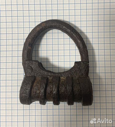 Навесной замок старинный