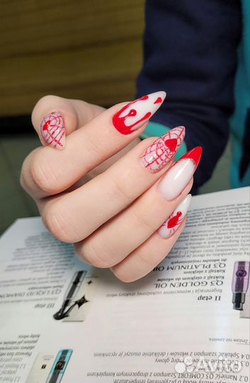 Мастер маникюра и педикюра