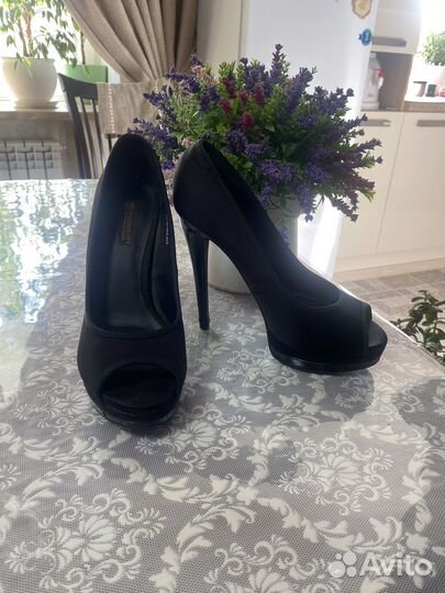 Туфли на высоком каблуке р-р 37