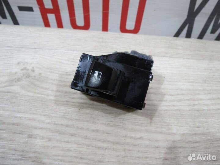 Кнопка стеклоподъемника задняя Hyundai Solaris 2