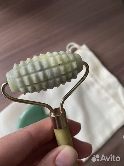 Скребок гуаша и массажер для лица из нефрита