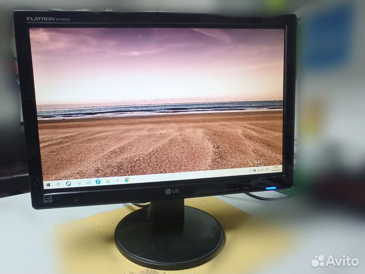 Монитор широкоформатный LG 19 дюймов