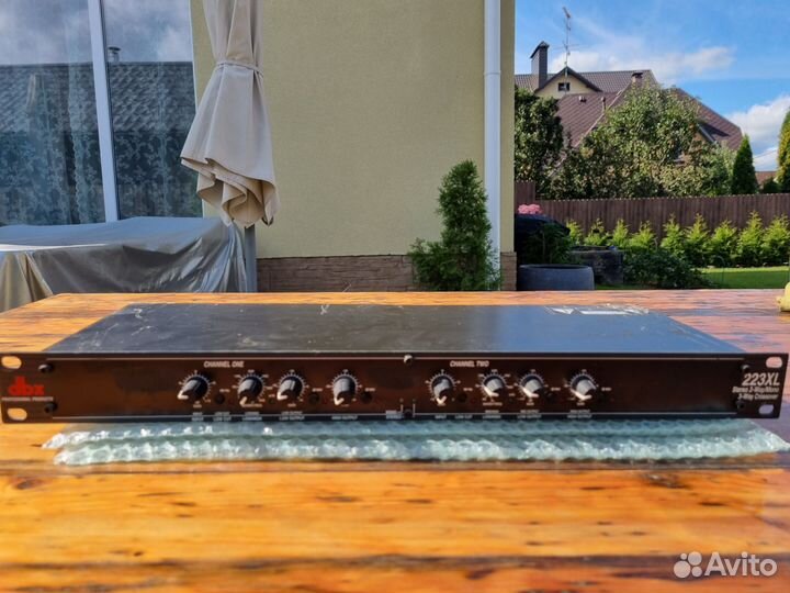 DBX 223XL Кроссовер