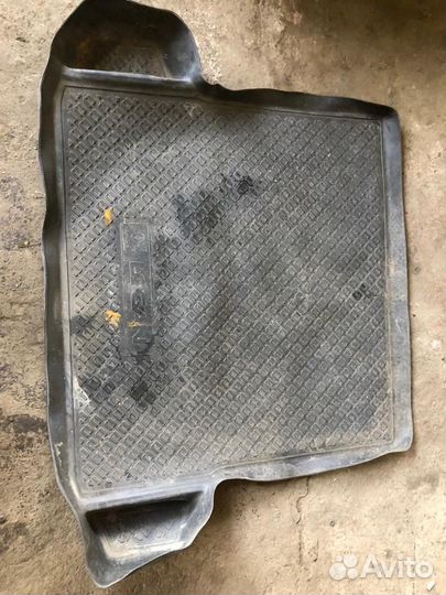 Резиновый коврик багажника Renault Logan 1