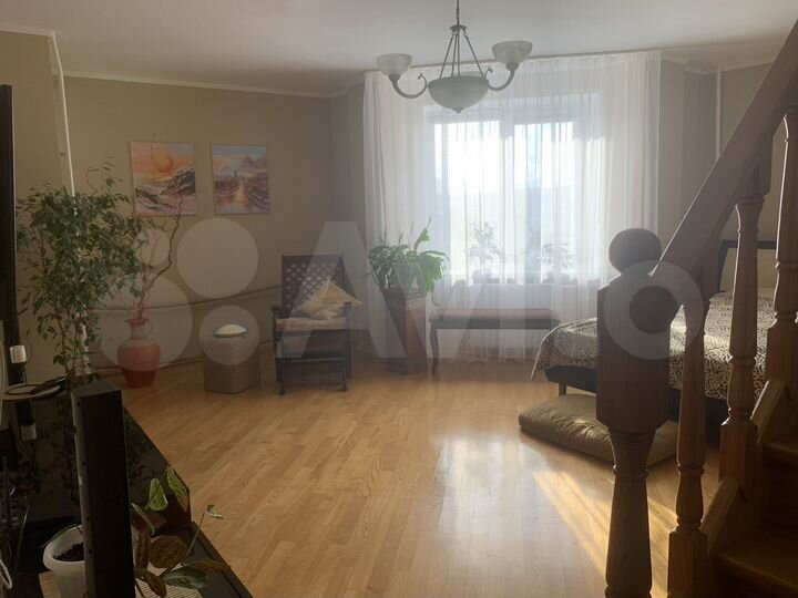 3-к. квартира, 100 м², 5/6 эт.