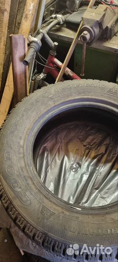 Goodyear UltraGrip 245/65 R17