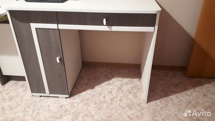 Стол письменный