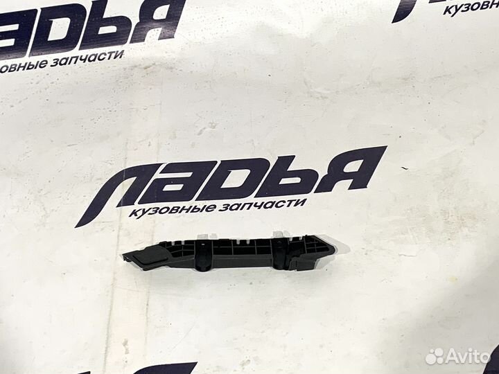 Кронштейн бампера передний Kia Rio(17) правый