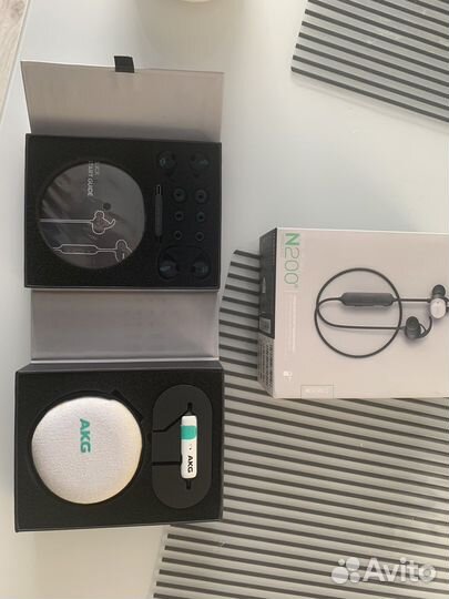 Беспроводные наушники AKG N200