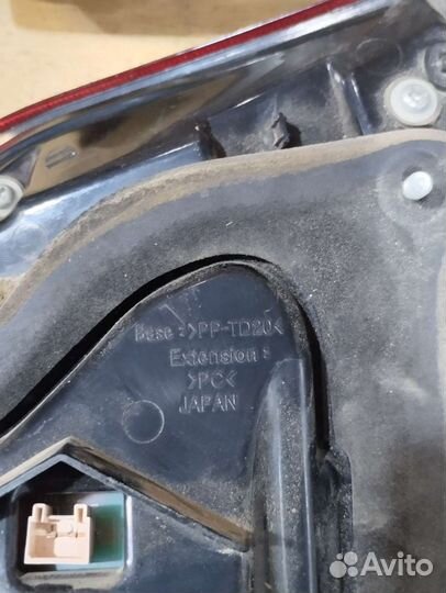 Задние фонари на Ленд Крузер 200