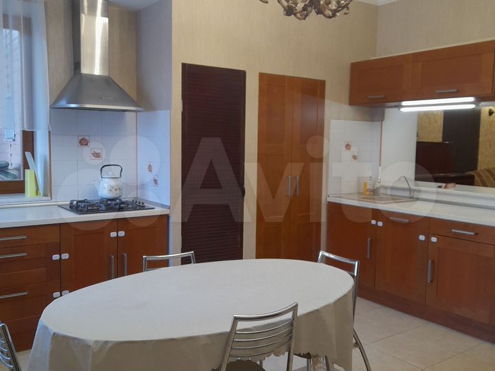 2-к. квартира, 80 м², 1/2 эт.