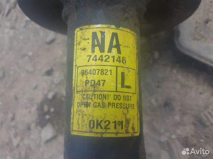 Стойка амортизатора заднего левого Chevrolet Lacet