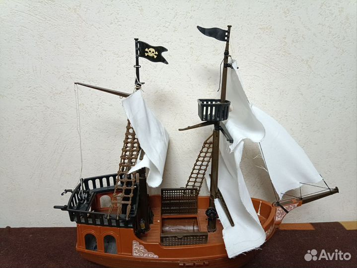 Пиратский корабль