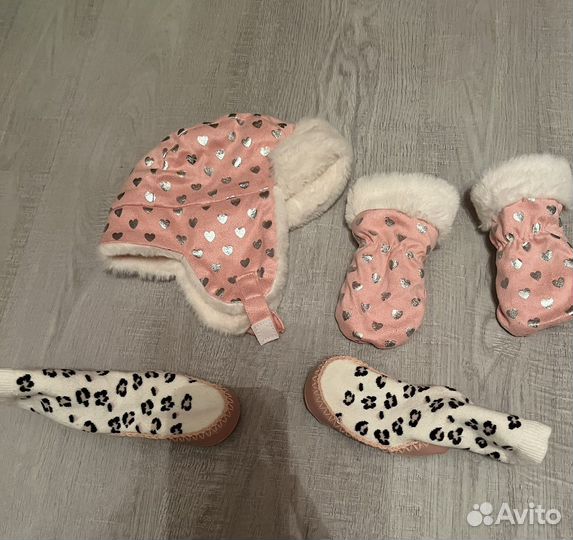 Шапка, варежки, носочки-тапочки