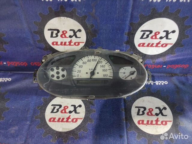 Щиток приборов Toyota Vitz