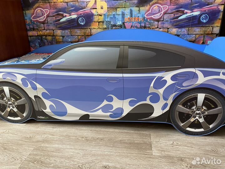 Детская кровать машина