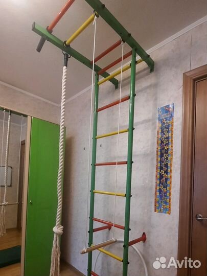 Шведская стенка с гимнастическим матом