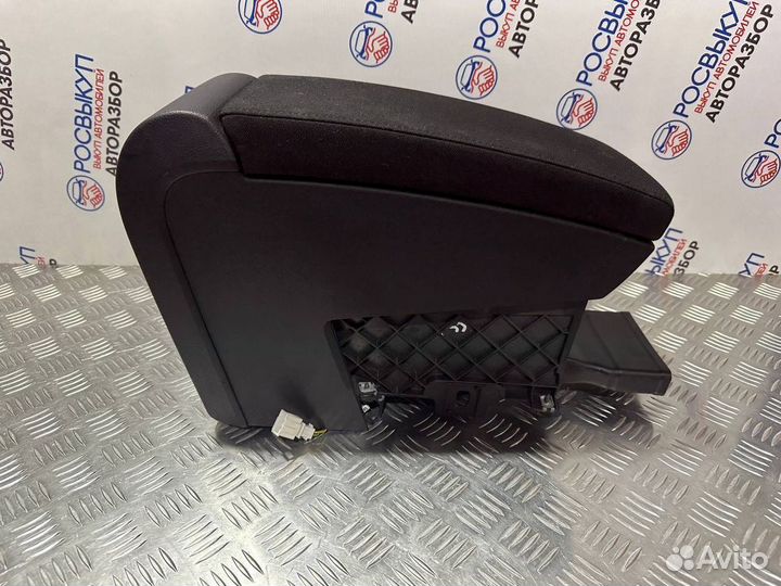 Подлокотник Volkswagen Passat CC