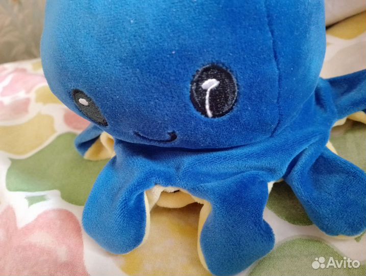 Плюшевая игрушка осьминог