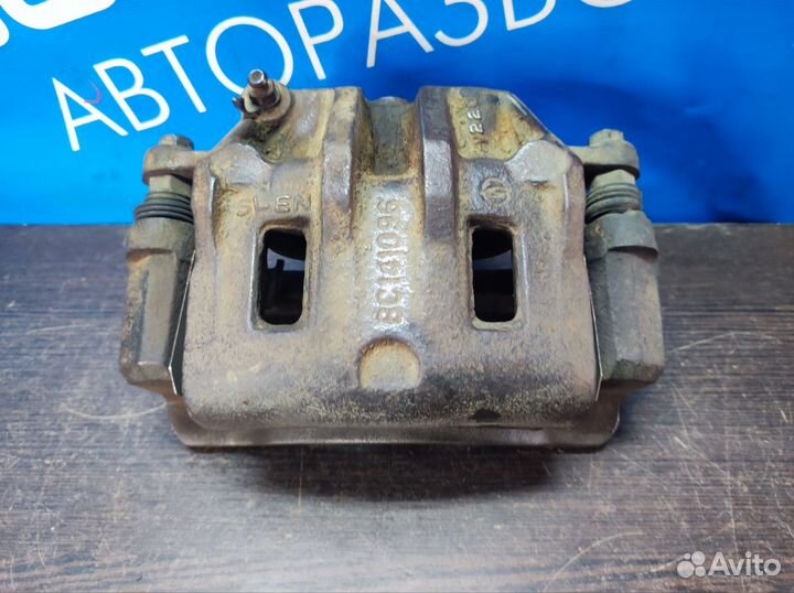 Передний правый суппорт SsangYong Rexton 1