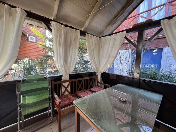 Дом 180 м² на участке 5 сот.