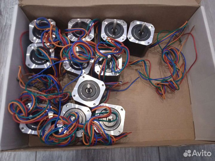 Шаговый двигатель