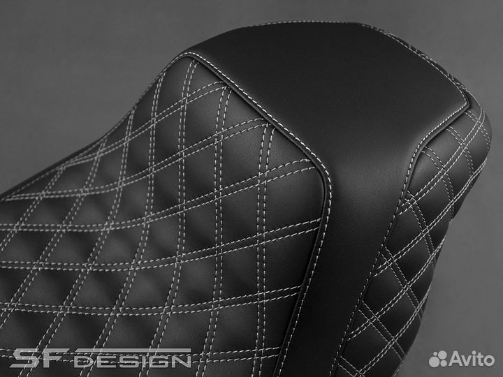 Сиденье Harley-Davidson Black Cells White Edges