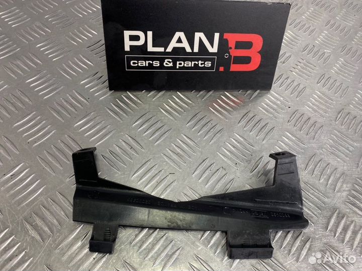 Планка под фару передняя правая Volvo V70 II